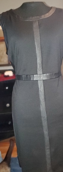 ROZ AND ALI MODERN BLACK DRESS WITH FAUX LEATHER ACCENTS. SIZE 14 - Picture 3 of 5